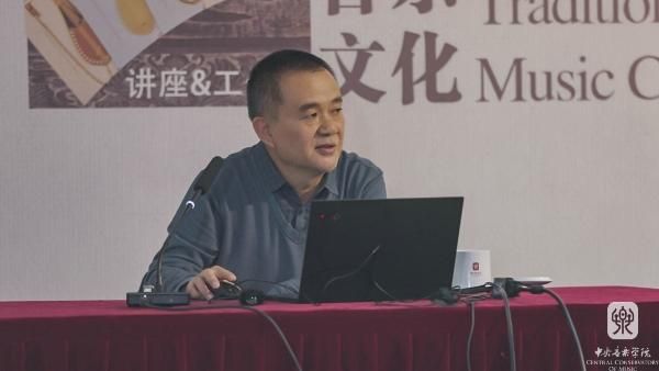 图2:肖学俊教授做《十二木卡姆》专题讲座(600).jpg